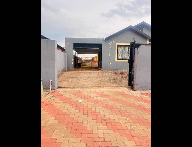 3 BEDROOM HOUSE FOR SALE IN VILLA LIZA